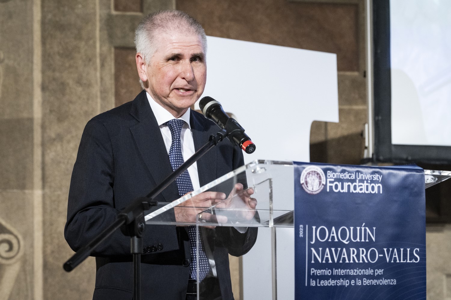 Brunello Cucinelli receives the 'Joaquín Navarro-Valls' Award;